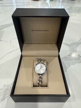 Burberry Silver Chain-Link Bracelet Watch - Silver Dial